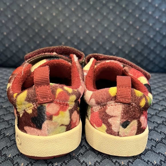 RoseGold/Floral Pediped Sneakers, Size 7.5-8 Toddler - Picture 9 of 9